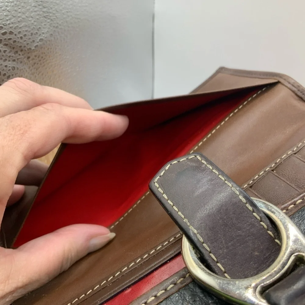 Dooney & Bourke Pebbled Distressed Vintage Leather Full Size Wallet